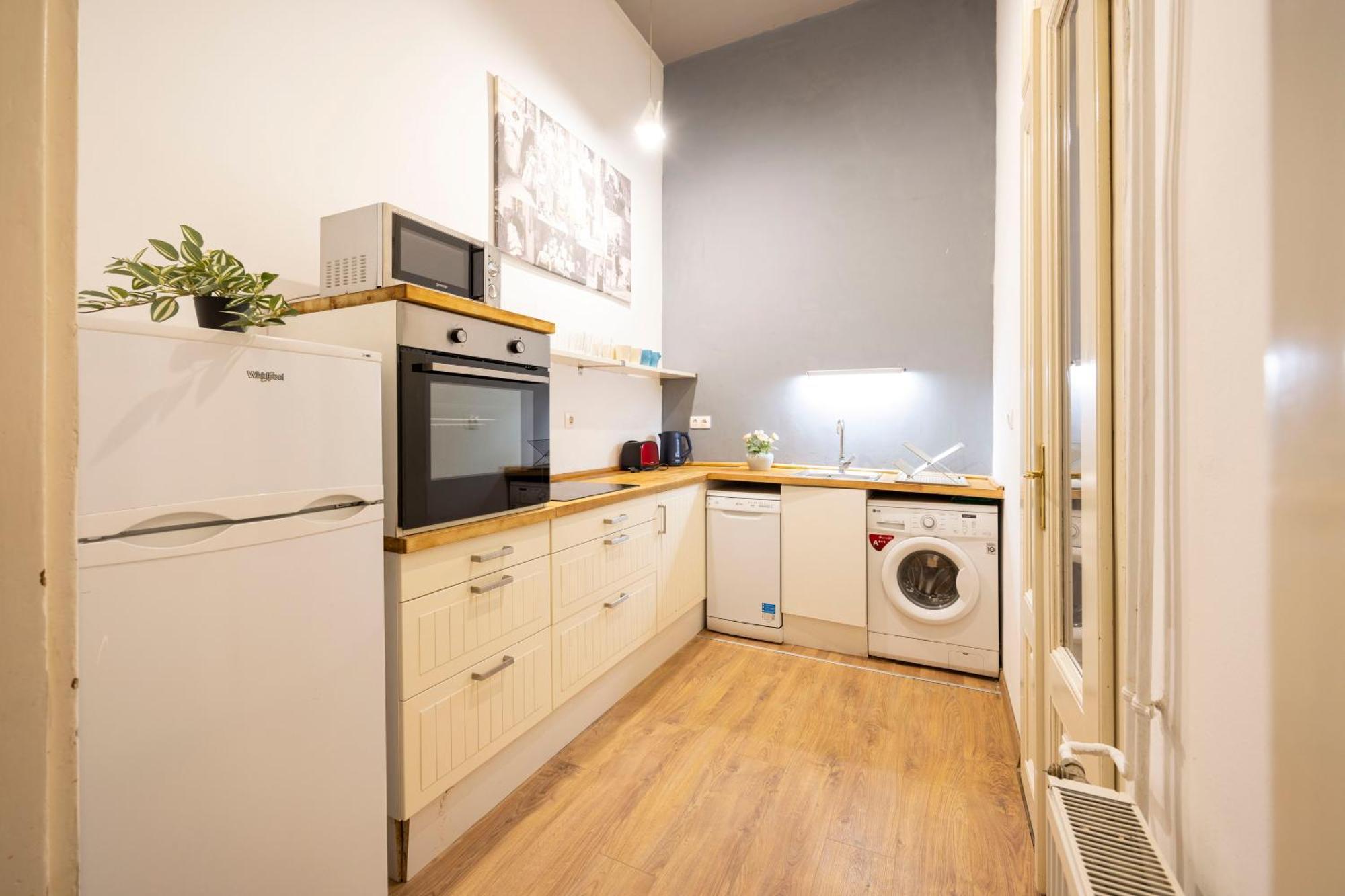 Cozy & Nostalgic Budapest Style Apartment In The Center Eksteriør billede