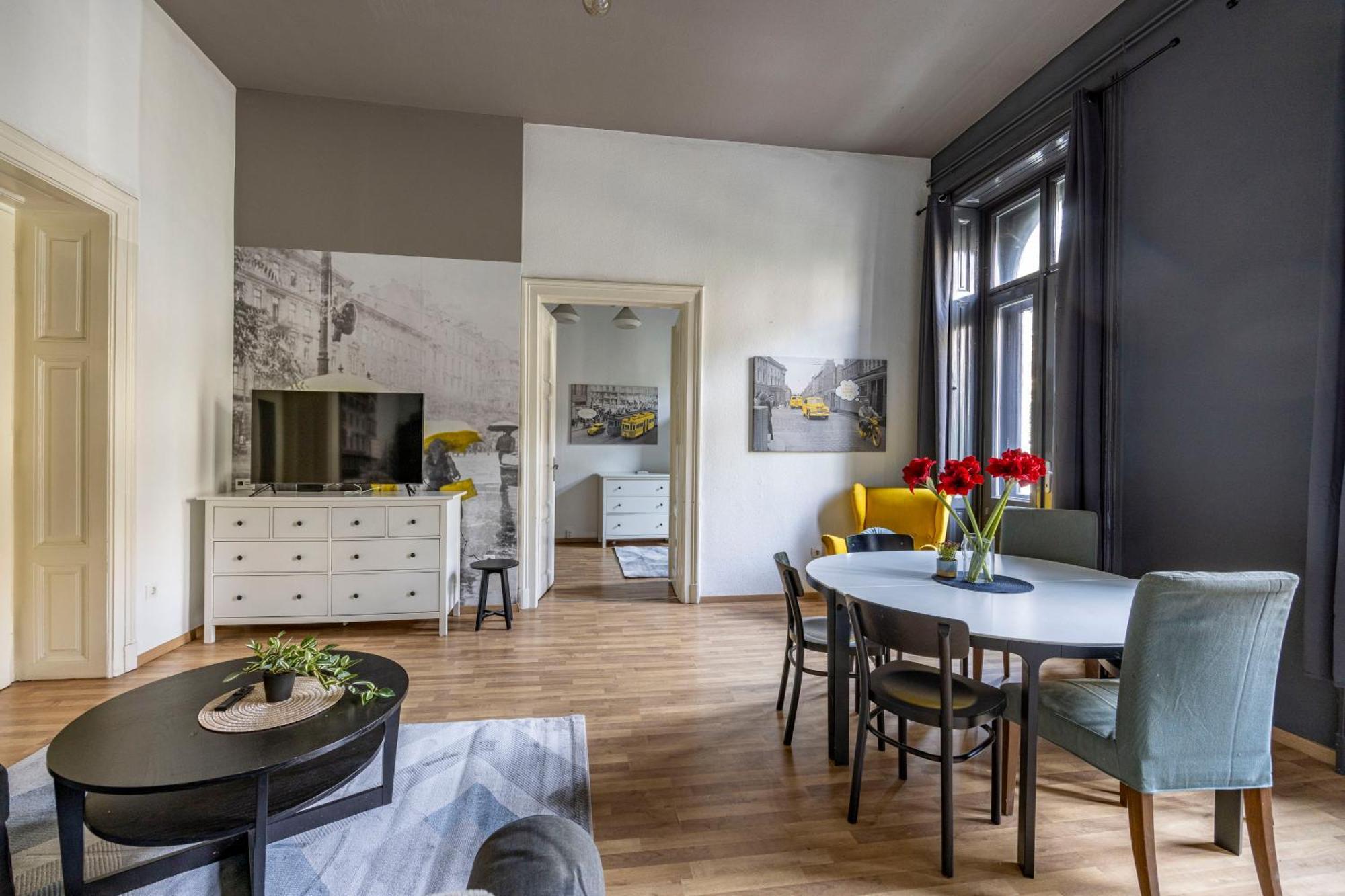Cozy & Nostalgic Budapest Style Apartment In The Center Eksteriør billede